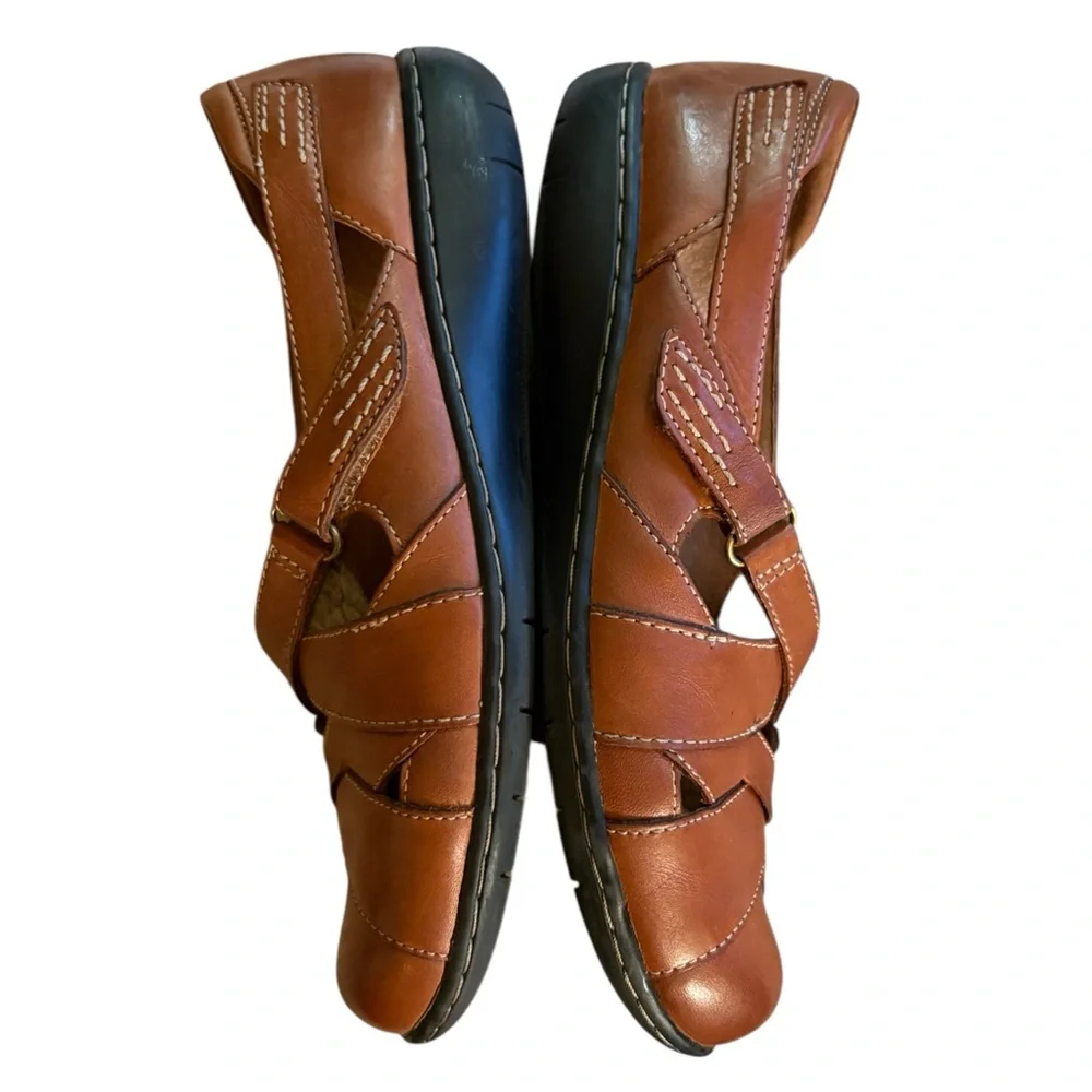 Clarks Bendables Tan Leather Flats criss-cross Mary Jane flats. Size 8.5. EUC!